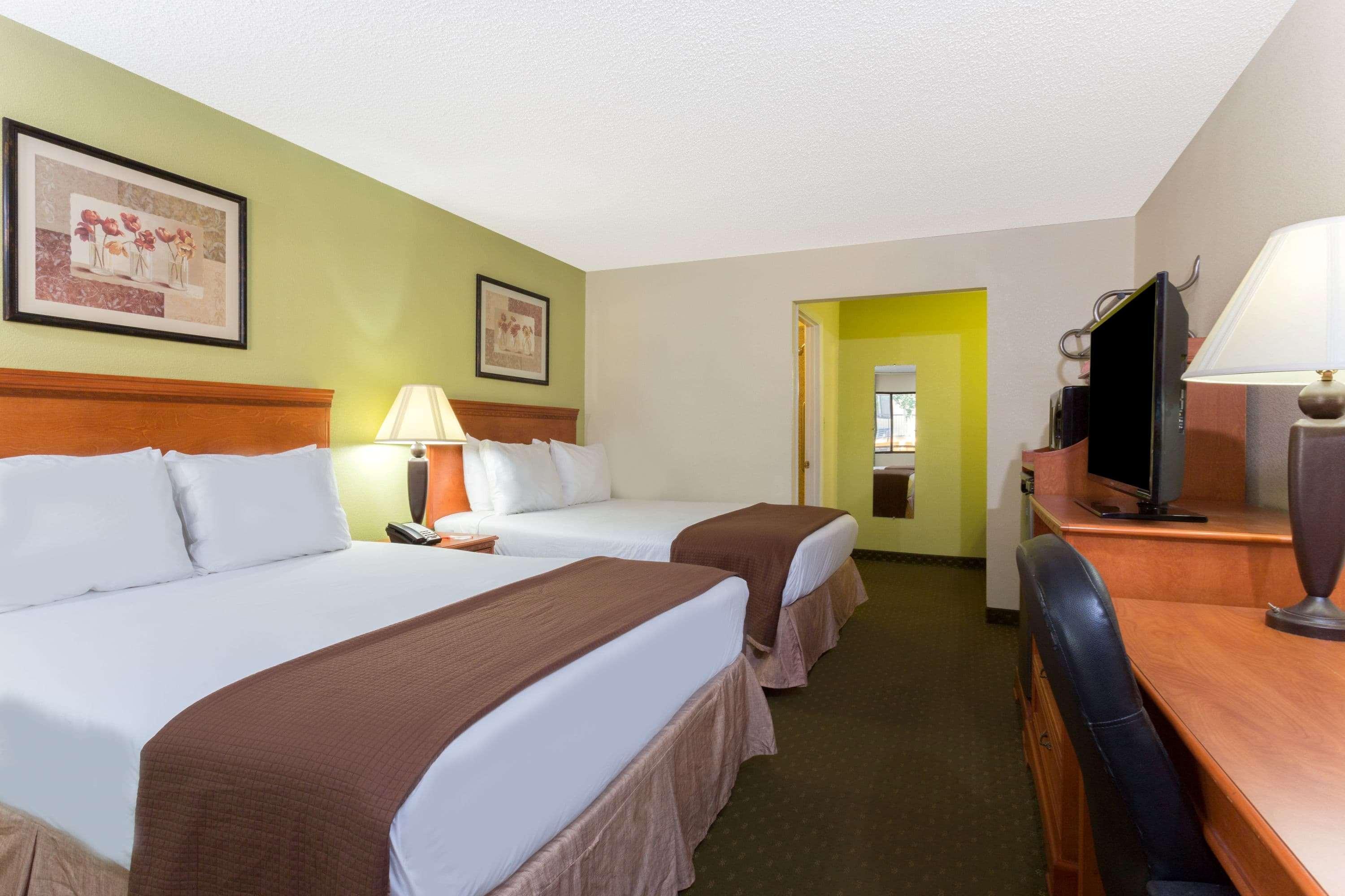 Howard Johnson By Wyndham Tallahassee Exterior foto